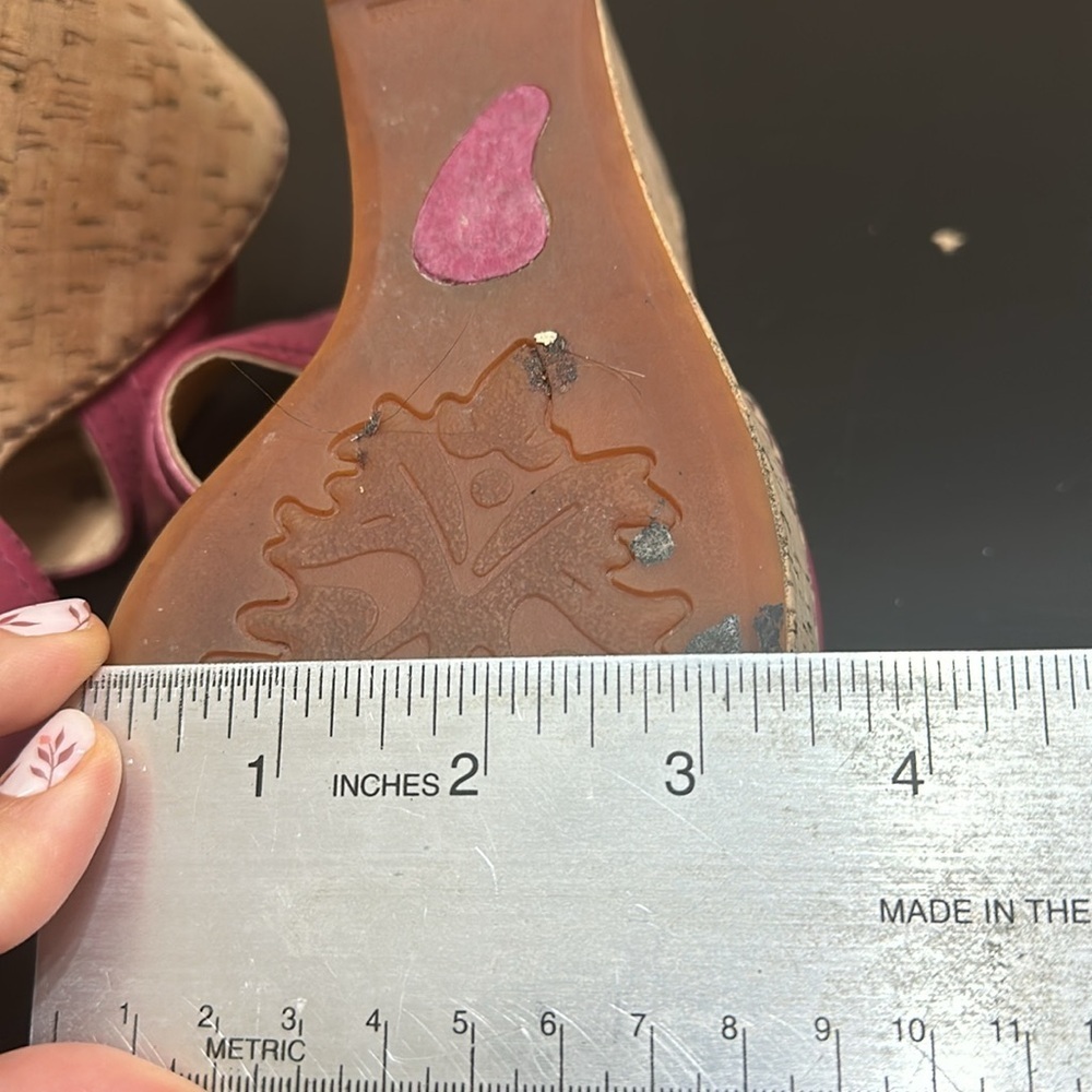 Adorable! Burgundy and cork. Leather Born Platform Sandals. Size 10 - Picture 7 of 10